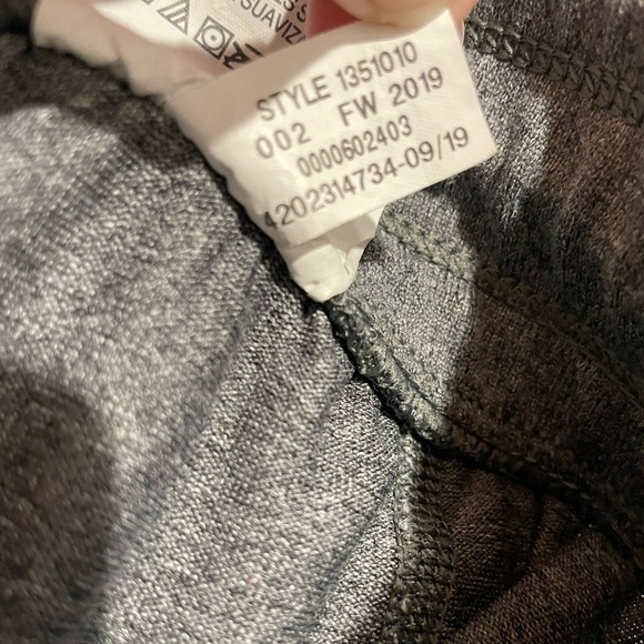 Under Armour Heat Gear Gray Joggers Sweatpants Size Small Lightweight EUC - Picture 6 of 8